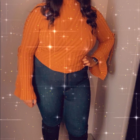 Fashion nova cropped sweater with large sleeves - Picture 2 of 7